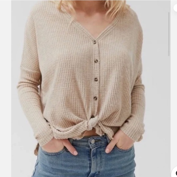 Urban Outfitters Tops - Urban outfitters tie knot waffle knit blouse V neck with tortoise buttons.